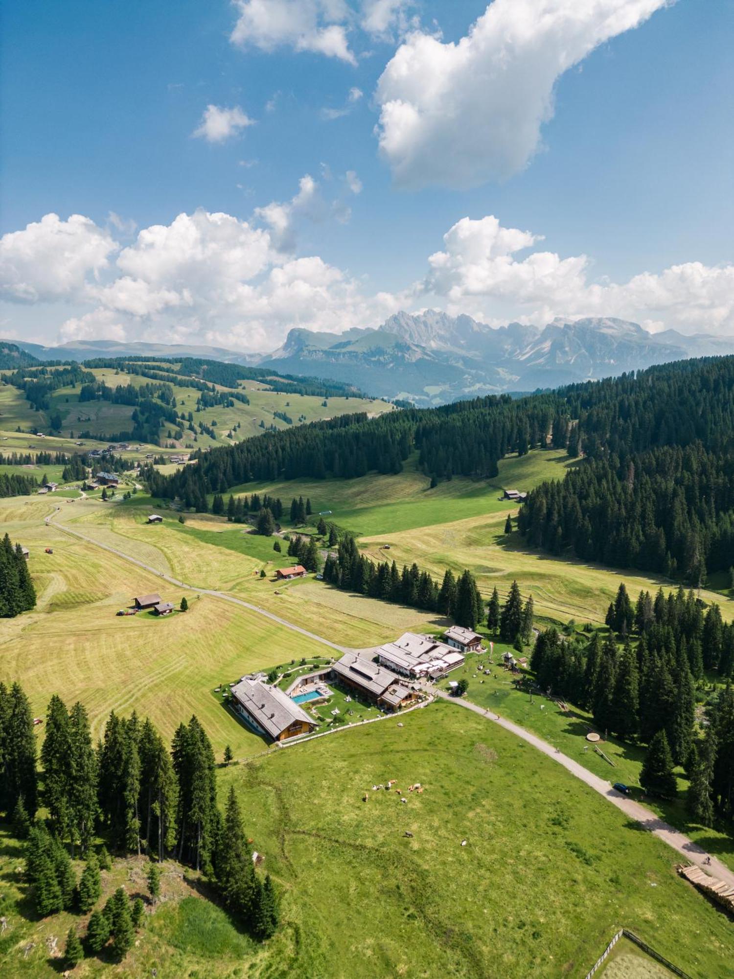 Tirler - Dolomites Living Hotel Seiser Alm Exterior foto